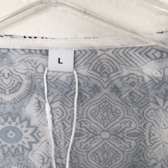 CUTE TOP BY ME TOO SIZE LARGE SILKY FEEL NEW WITH TAGS EXCELLENT CONDITION! - Picture 2 of 8